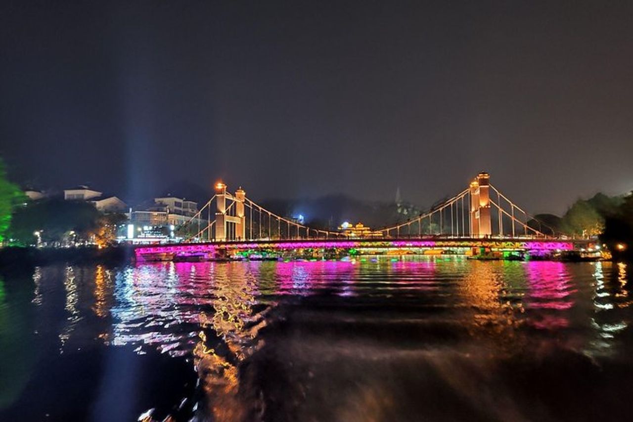 Guilin Crociera notturna dei quattro laghi con l'autista parlante inglese dell'hotel Guilin — 5