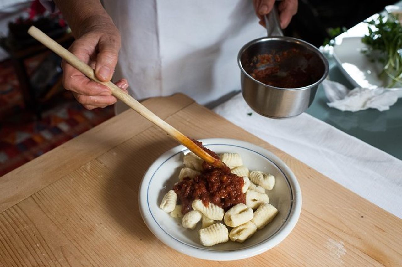 Cesarine: tour del mercato e lezione di cucina presso la casa del locale a Lucca — 9