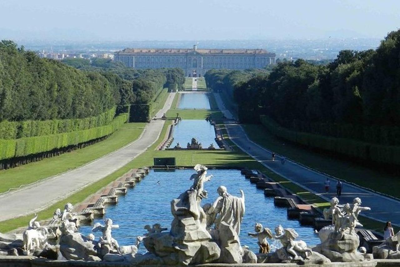 Gita di un giorno da Napoli: Reggia di Caserta e Napoli - tour privato — 3