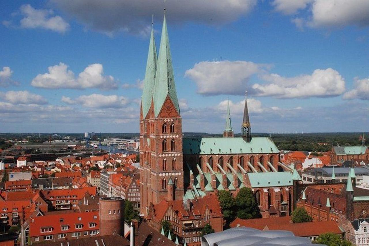 Escursione a terra privata di Hanseatic Lubeck e Wismar — 2