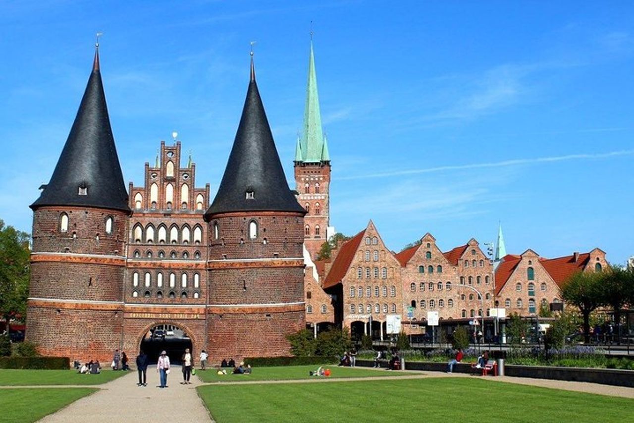 Escursione a terra privata di Hanseatic Lubeck e Wismar — 5