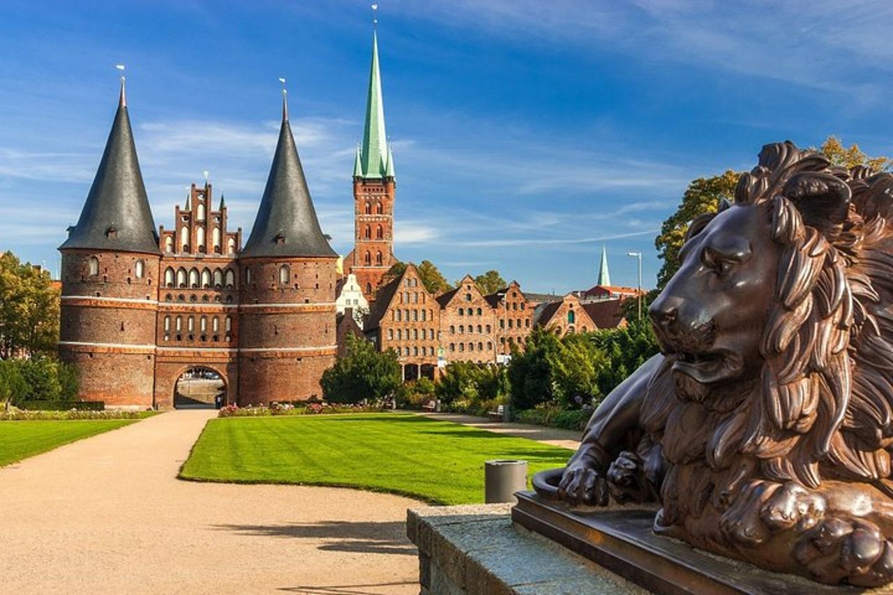 Escursione a terra privata di Hanseatic Lubeck e Wismar — 6