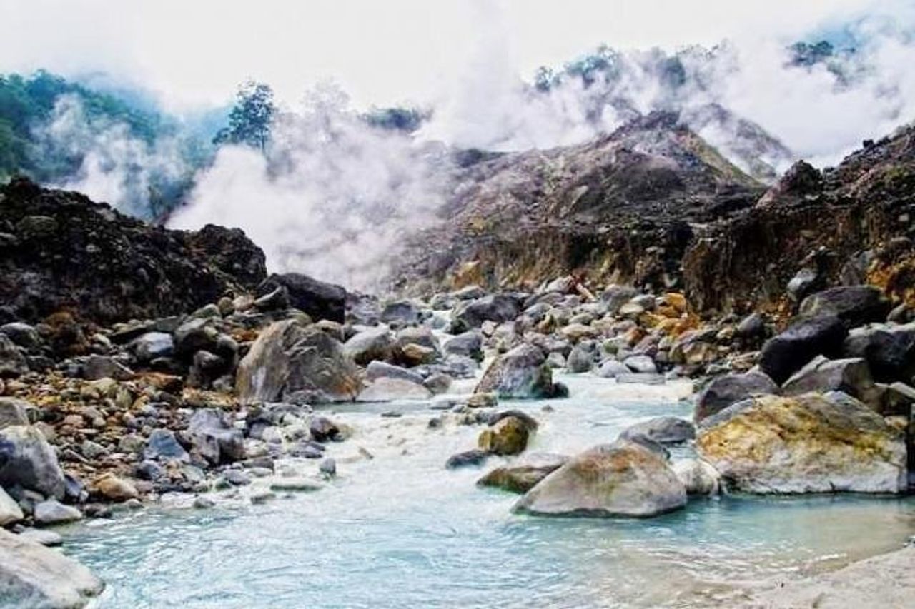 Monitoraggio della giungla e cratere del vulcano — 2