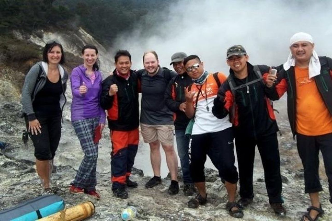 Monitoraggio della giungla e cratere del vulcano — 6