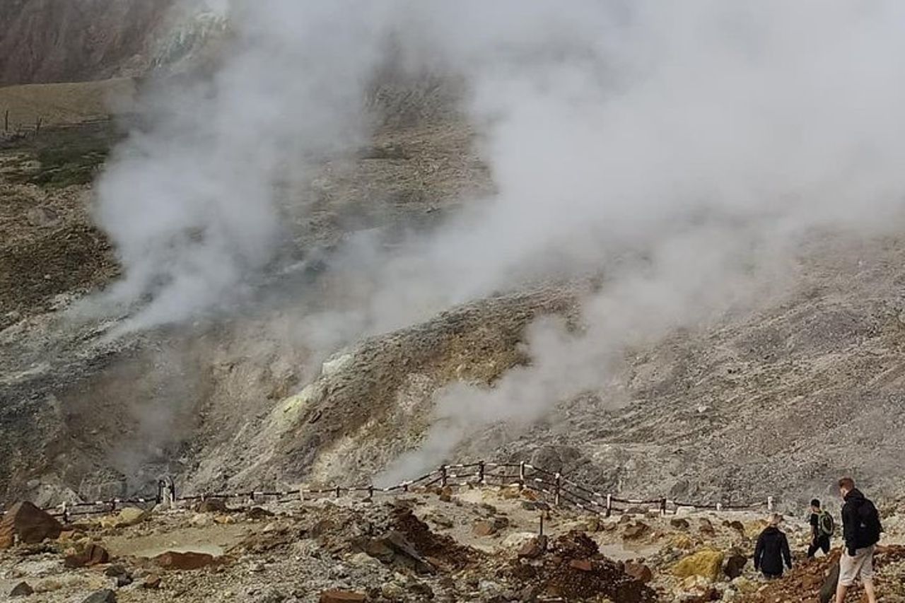 Tour Kawah putih - tra cui il vulcano Papandayan e Kampung Naga — 3
