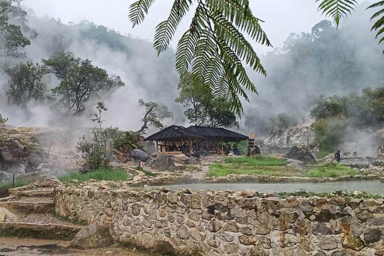 Tour Kawah putih - tra cui il vulcano Papandayan e Kampung Naga — 9
