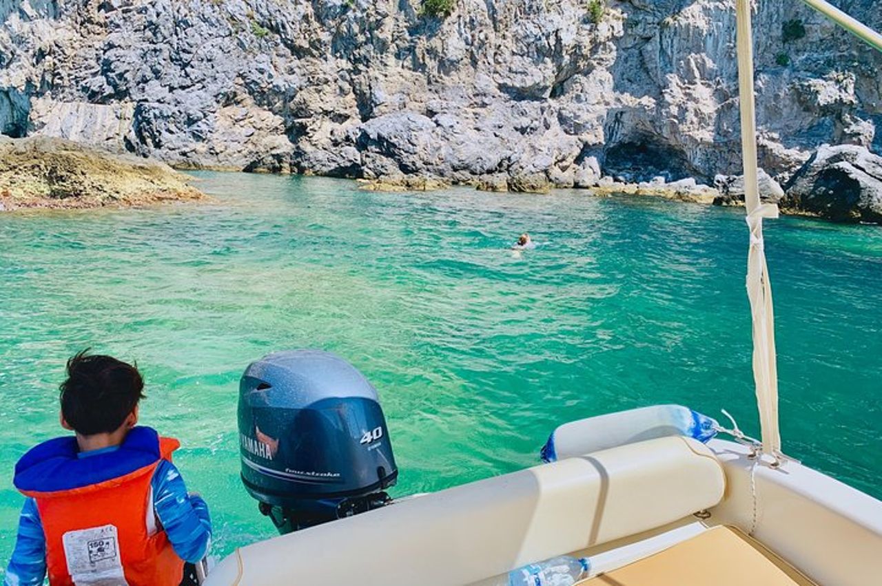 Costiera Amalfitana noleggia un gommone:da Salerno senza patente — 2