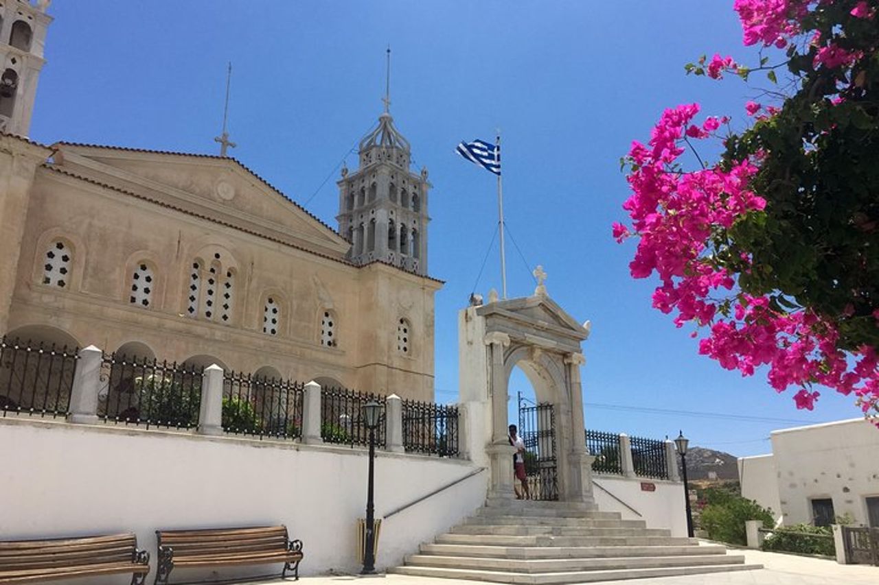 Scopri Lefkes : tradizionale villaggio di montagna di Paros