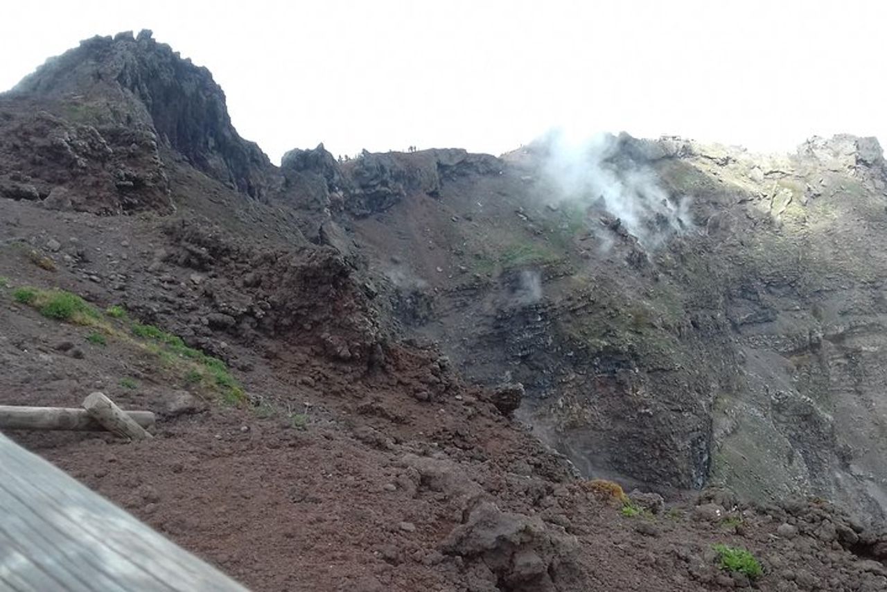 Trasferimento da Napoli a Positano con una fermata di 2 ore al Vesuvio (1-8 PAX) — 3