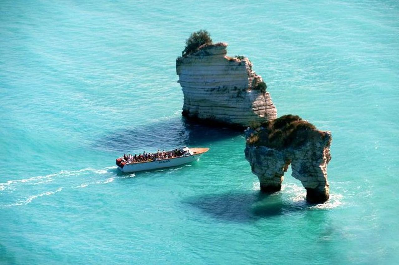 Desirèe experience. Visita delle grotte marine di Vieste