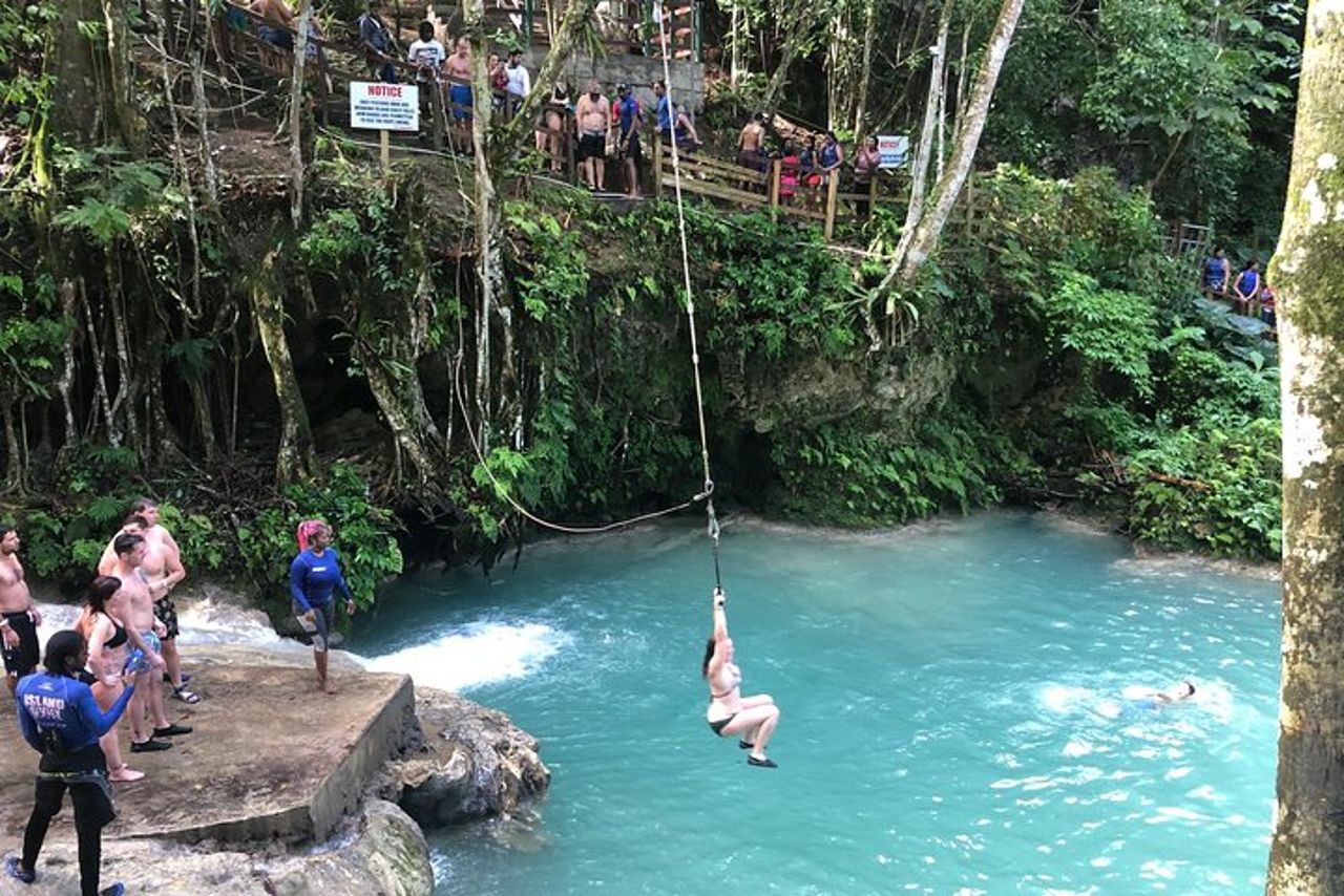 Personalizza il tour di un giorno a Ochi (equitazione, rafting, buco blu, fiume Dunns) — 6