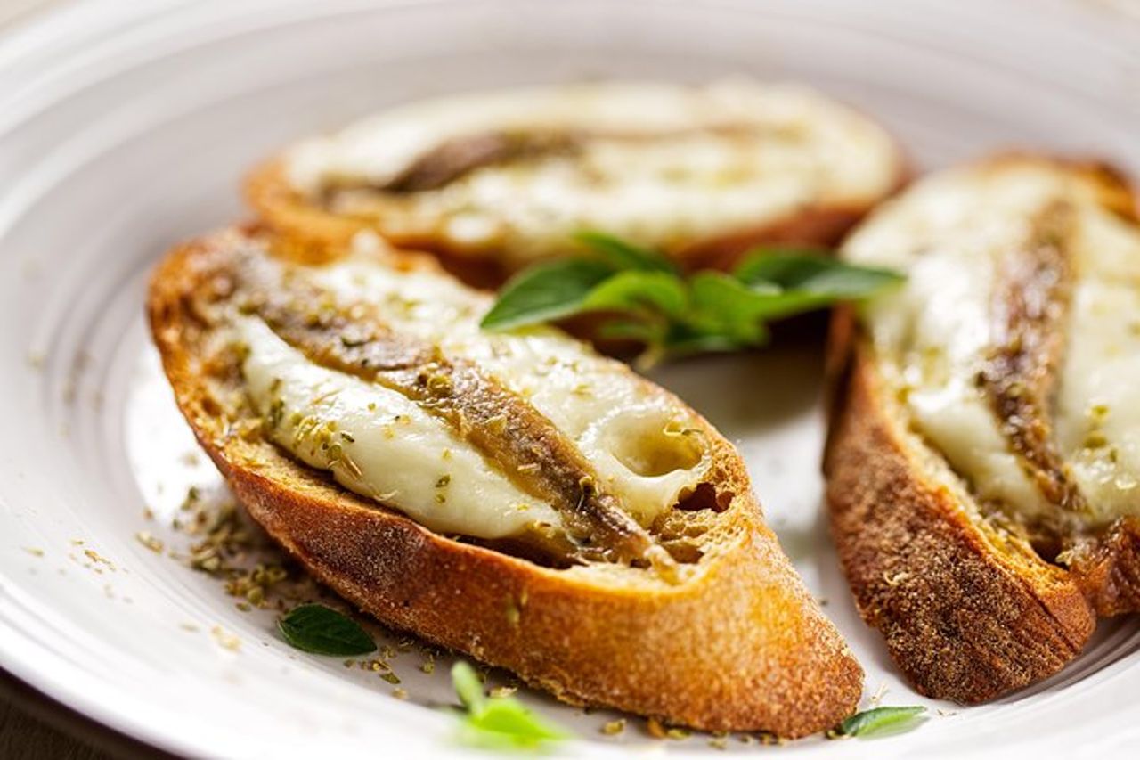 L'arte dell'aperitivo italiano con un locale: Impara e divertiti ad Asti — 5