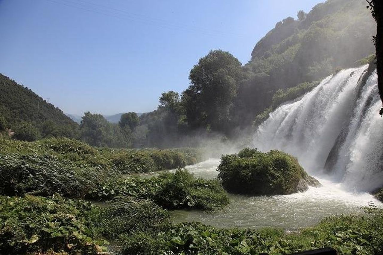 Paesaggi d'acqua: fonti di Clitunno, Spoleto e Cascata delle Marmore — 3