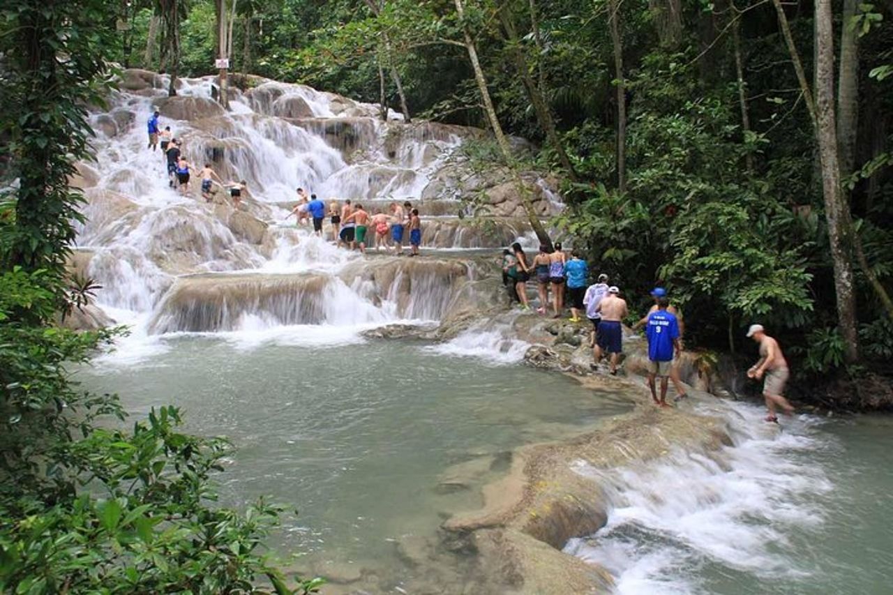 Falmouth Shore Excursion: Dunn's River Falls Express e Souvenir Shopping — 8