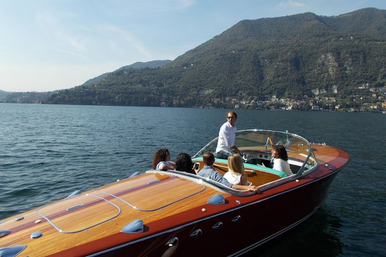 Crociera di lusso sul Lago di Como su un motoscafo Riva, con vino italiano — 4
