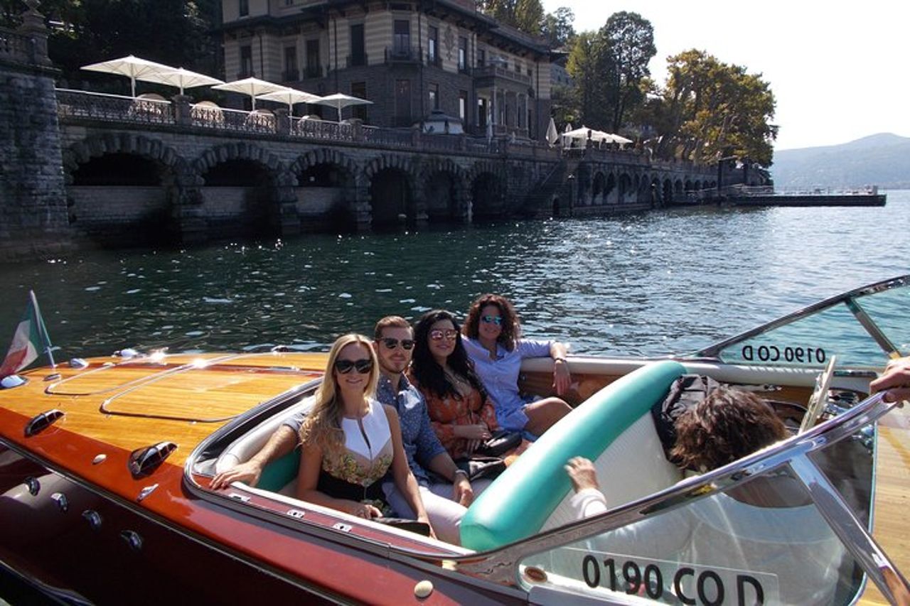 Crociera di lusso sul Lago di Como su un motoscafo Riva, con vino italiano — 6