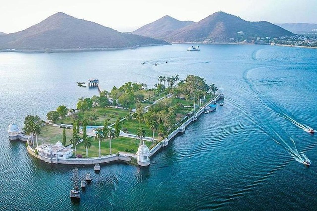 Tour panoramico privato di Udaipur in Tuk-Tuk o in auto con autista