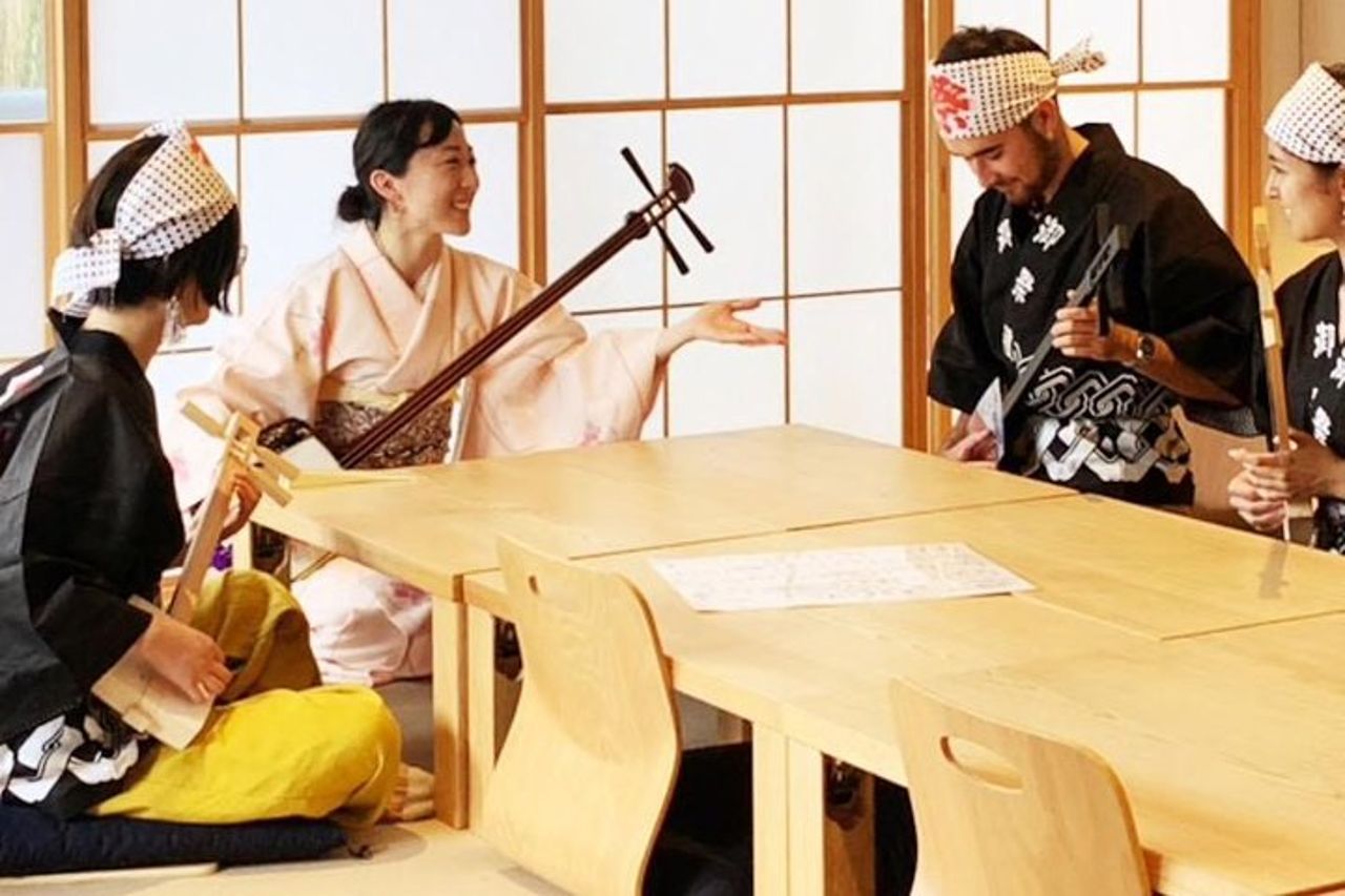 Facile per tutti! Ora puoi giocare a mini shamisen fatti a mano e sfoggiare a tutti! Strumenti musicali, dolci e musica dal vivo