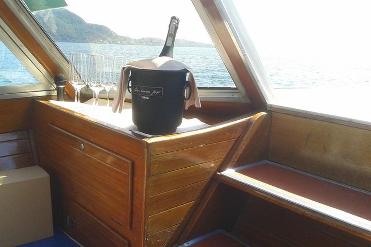 Crociera privata sul Lago Maggiore, Isola Bella e aperitivo a bordo — 8
