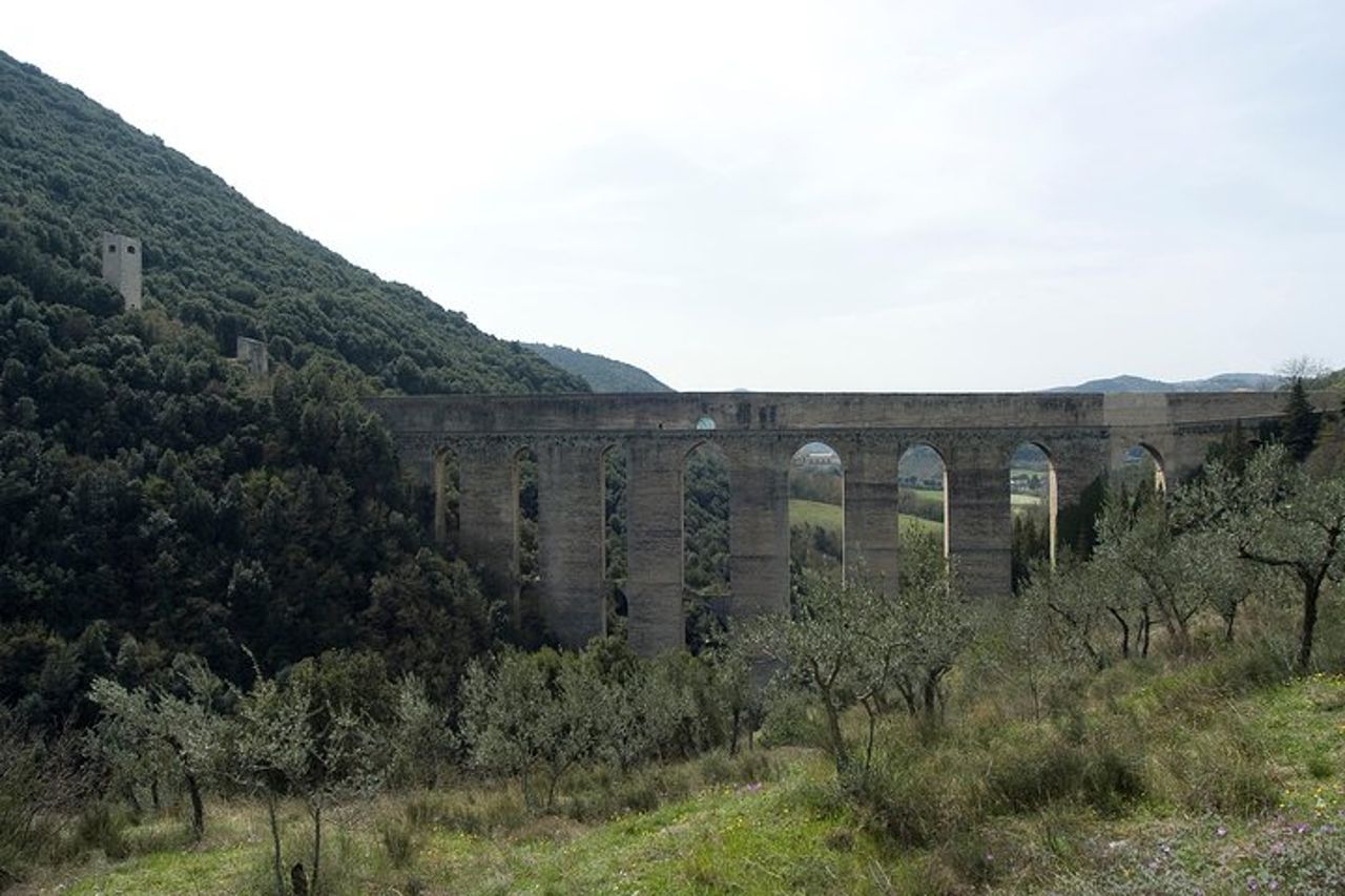 Paesaggi d'acqua: fonti di Clitunno, Spoleto e Cascata delle Marmore — 9