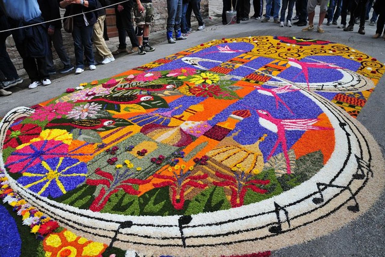 Spello: un viaggio tra fiori, mosaici e antiche rovine romane — 2