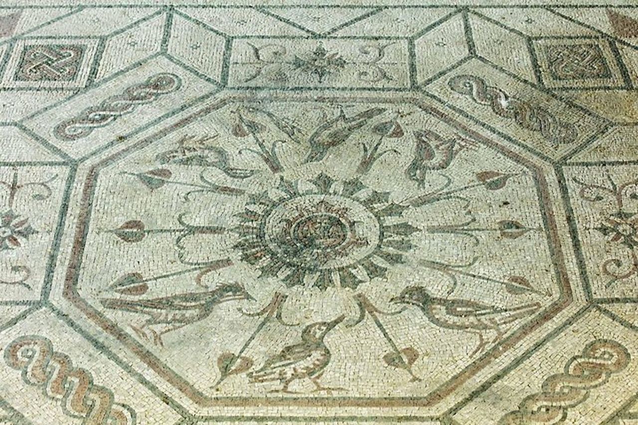 Spello: un viaggio tra fiori, mosaici e antiche rovine romane — 4