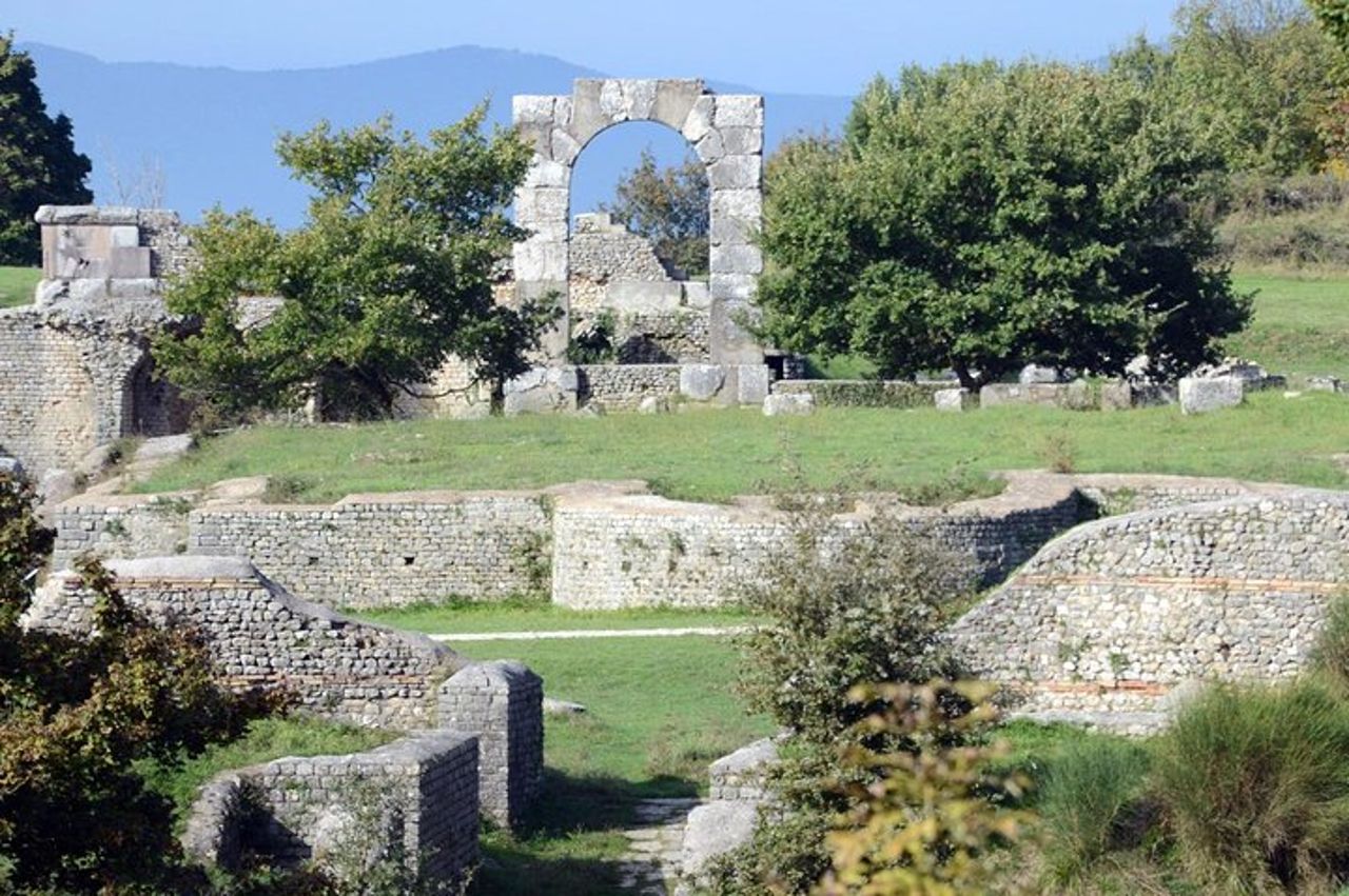 Spello: un viaggio tra fiori, mosaici e antiche rovine romane — 9
