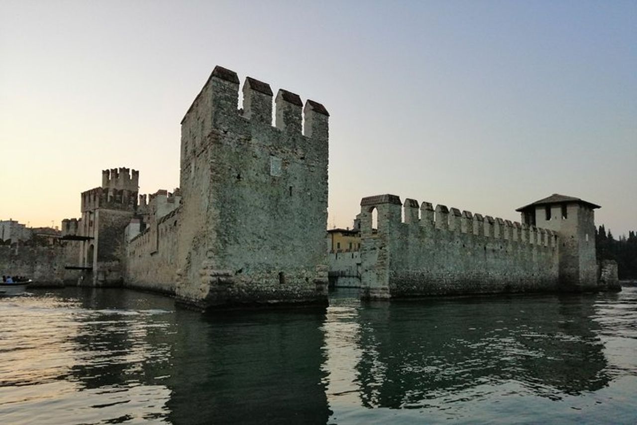 Un tour a piedi e una mini-crociera a Sirmione — 3