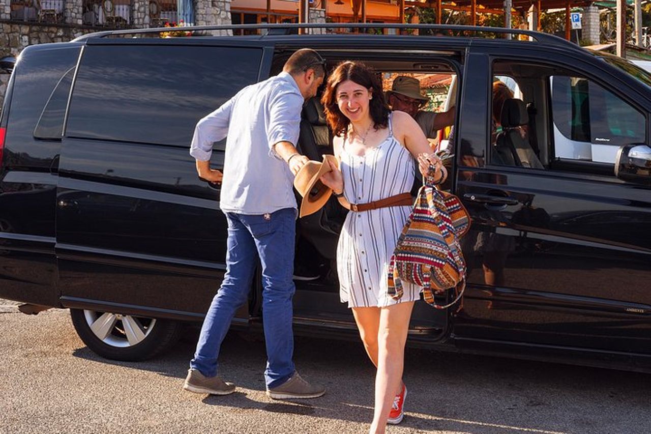 Tour condiviso della Costiera Amalfitana in Minivan 8 pax da Sorrento — 9
