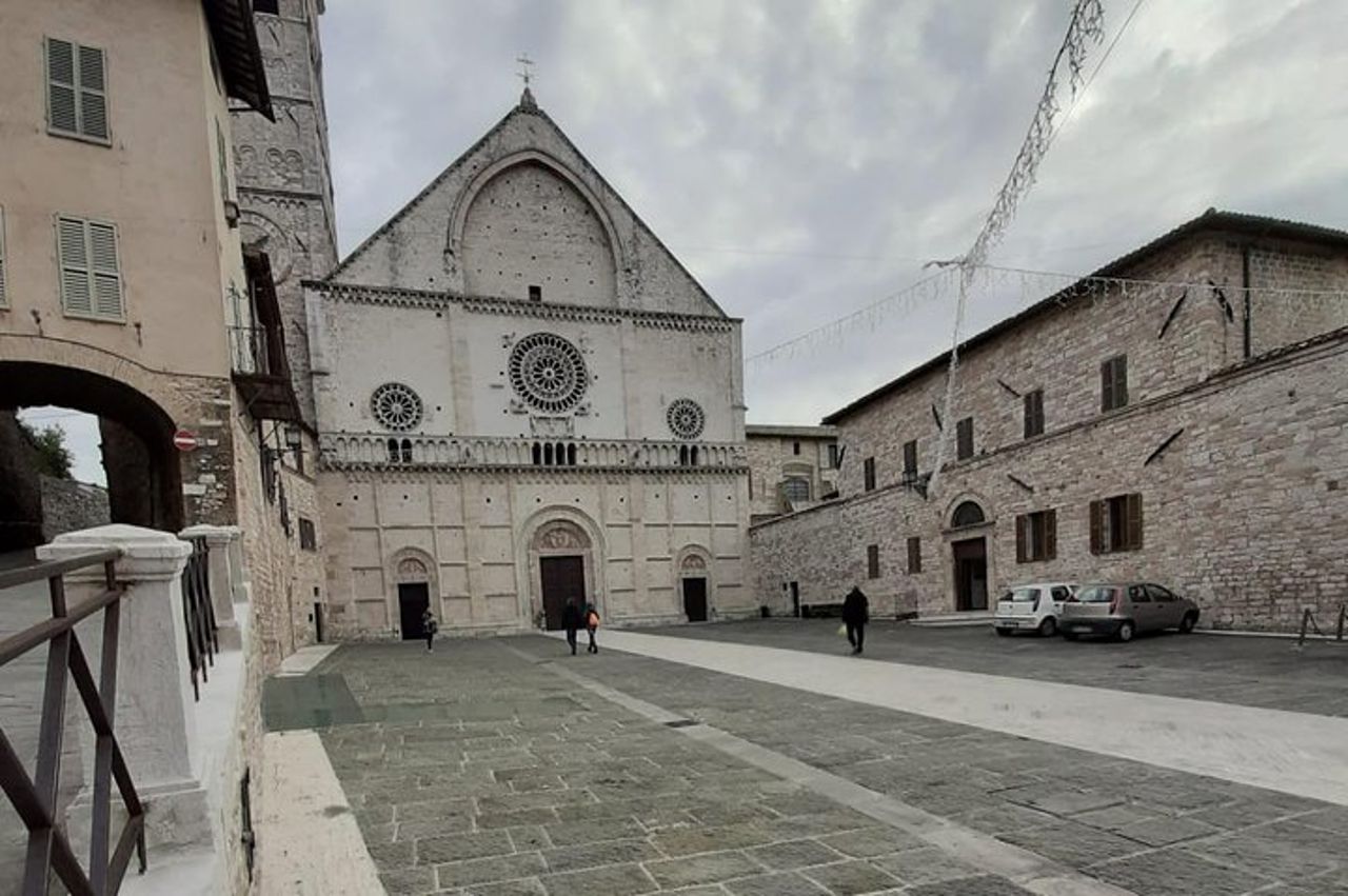 Tour di Assisi, attrazioni della città e Basilica di San Francesco — 7