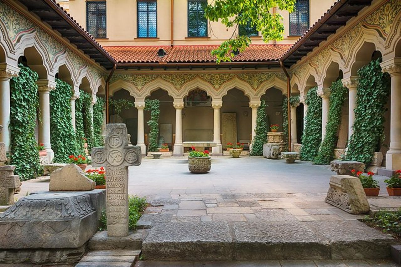 Pranzo tradizionale e tour privato della città vecchia con una guida locale — 9