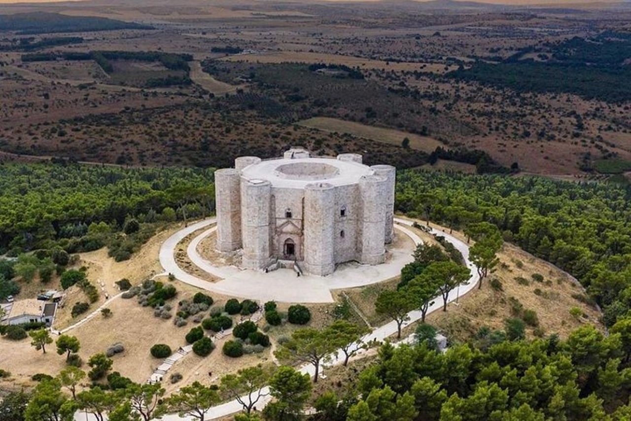 Tour di mezza giornata a Castel del Monte con partenza da Bari