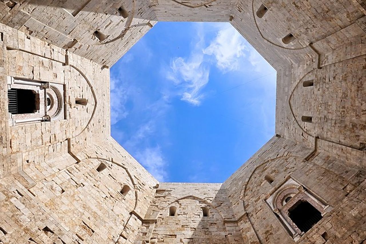 Tour di mezza giornata a Castel del Monte con partenza da Bari — 3