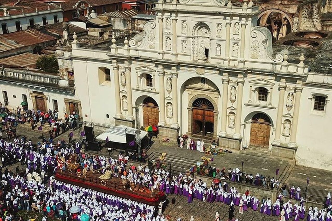 Tour delle processioni cattoliche durante la Settimana Santa ad Antigua — 8