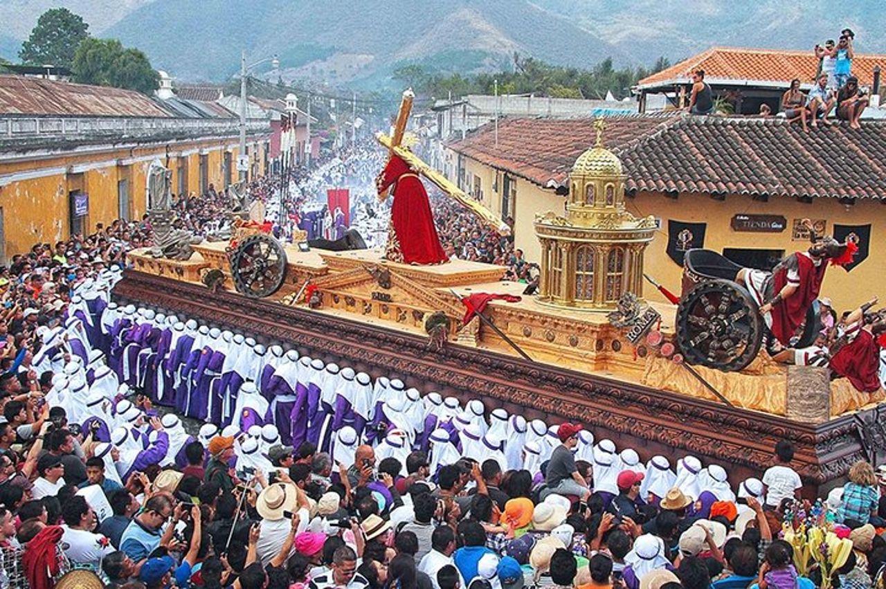 Tour delle processioni cattoliche durante la Settimana Santa ad Antigua — 7