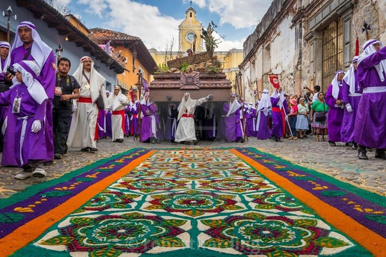 Tour delle processioni cattoliche durante la Settimana Santa ad Antigua