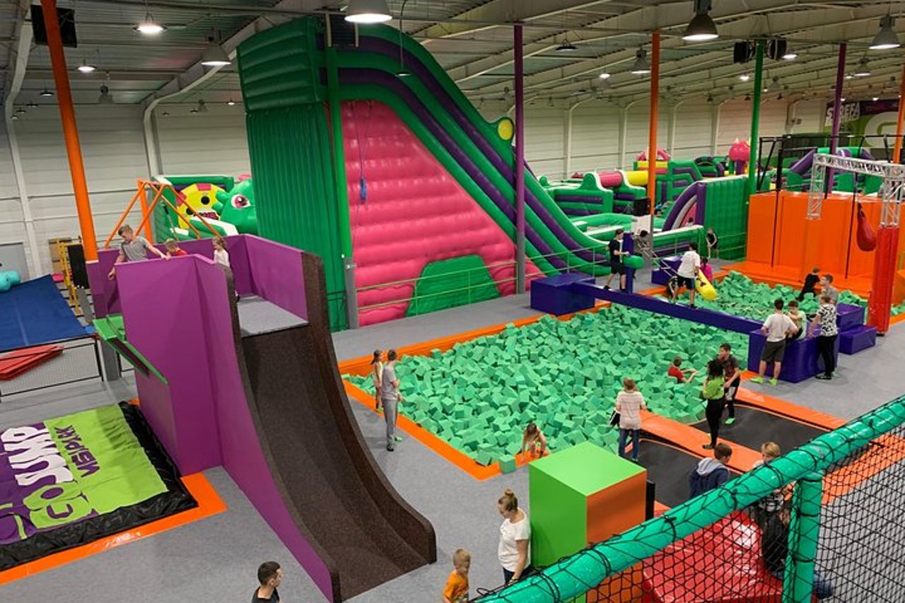 GOjump MEGAPARK Kraków-Sikorki Biglietto 1h: GOair Inflatable Park — 8