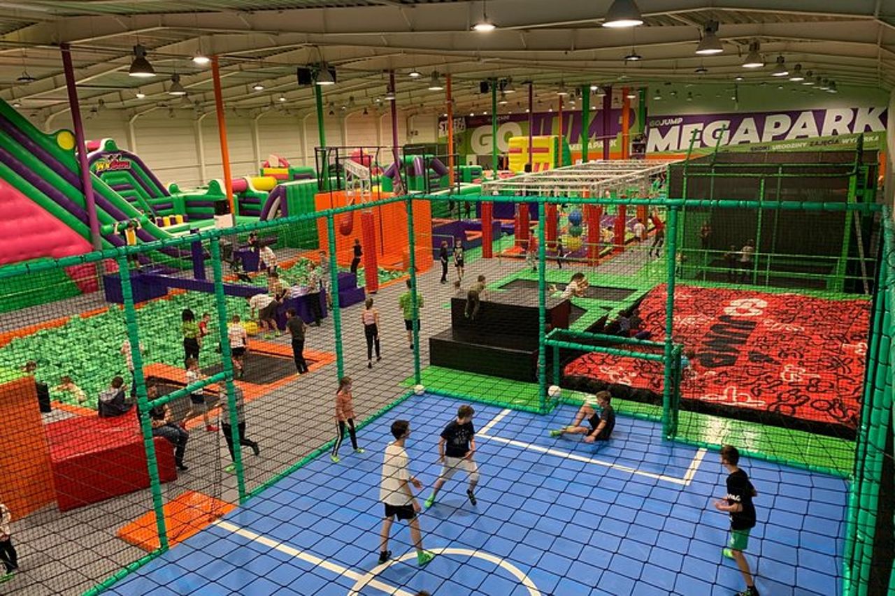 GOjump MEGAPARK Kraków-Sikorki Biglietto 1h: GOair Inflatable Park — 7