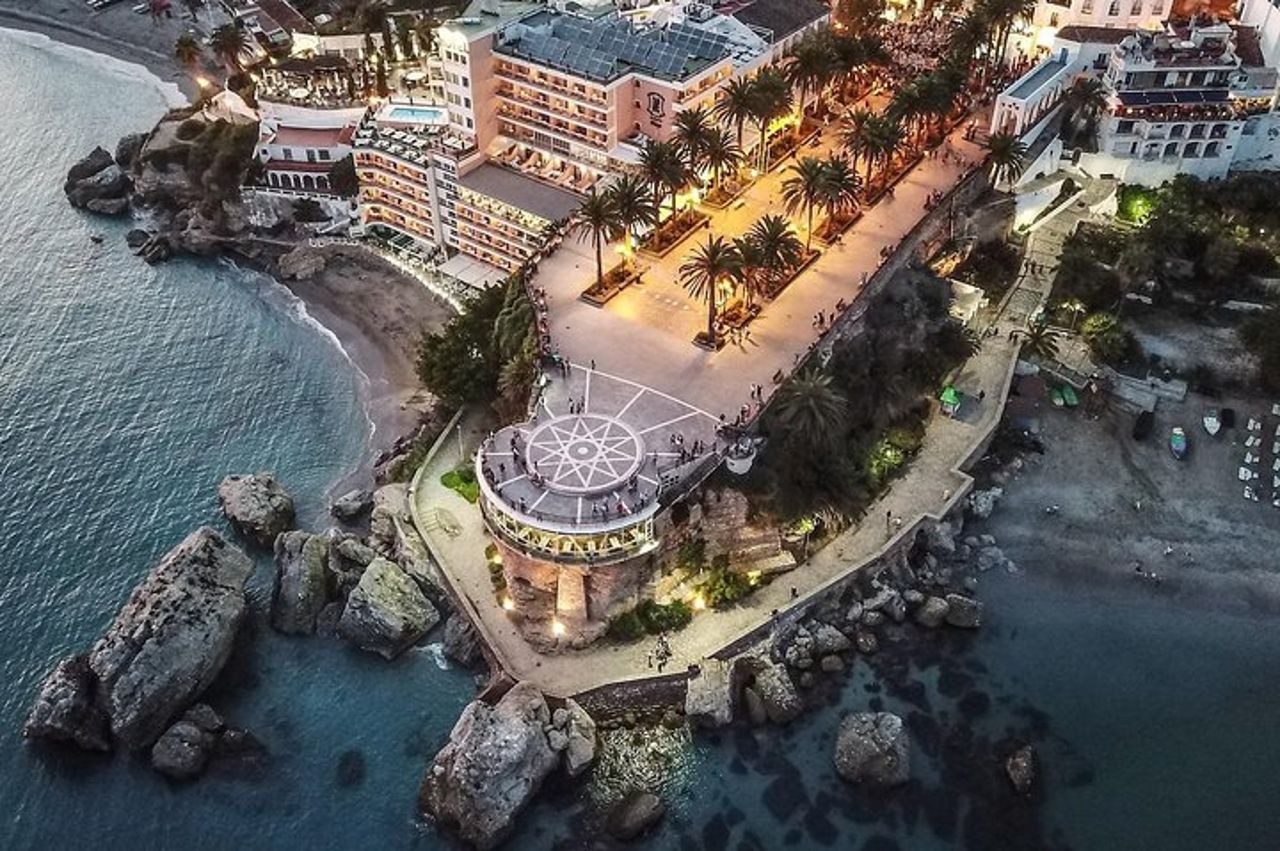 Grotte di Nerja, gita di un giorno sulla costa tropicale da Granada con pranzo opt — 3