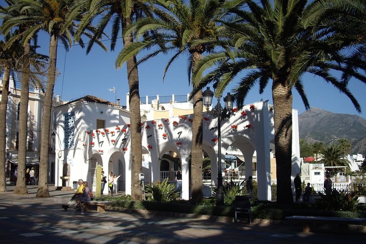 Grotte di Nerja, gita di un giorno sulla costa tropicale da Granada con pranzo opt — 8