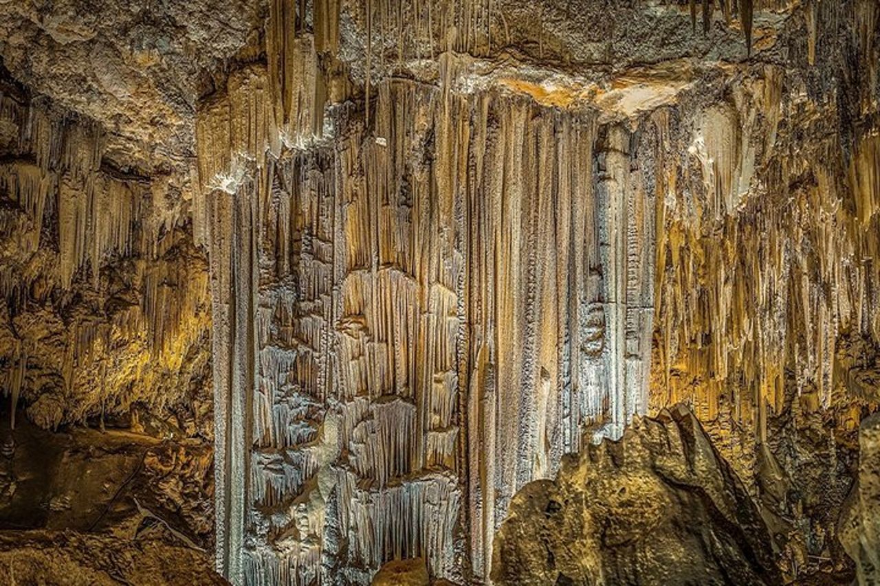 Grotte di Nerja, gita di un giorno sulla costa tropicale da Granada con pranzo opt
