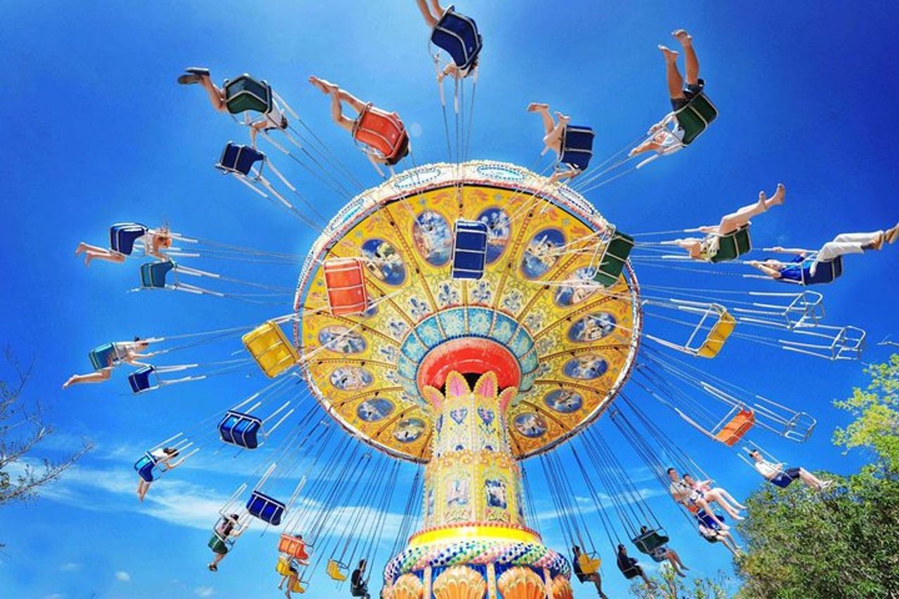 Tour di un'intera giornata al parco divertimenti Vinwonder con safari sul fiume da Da Nang — 3