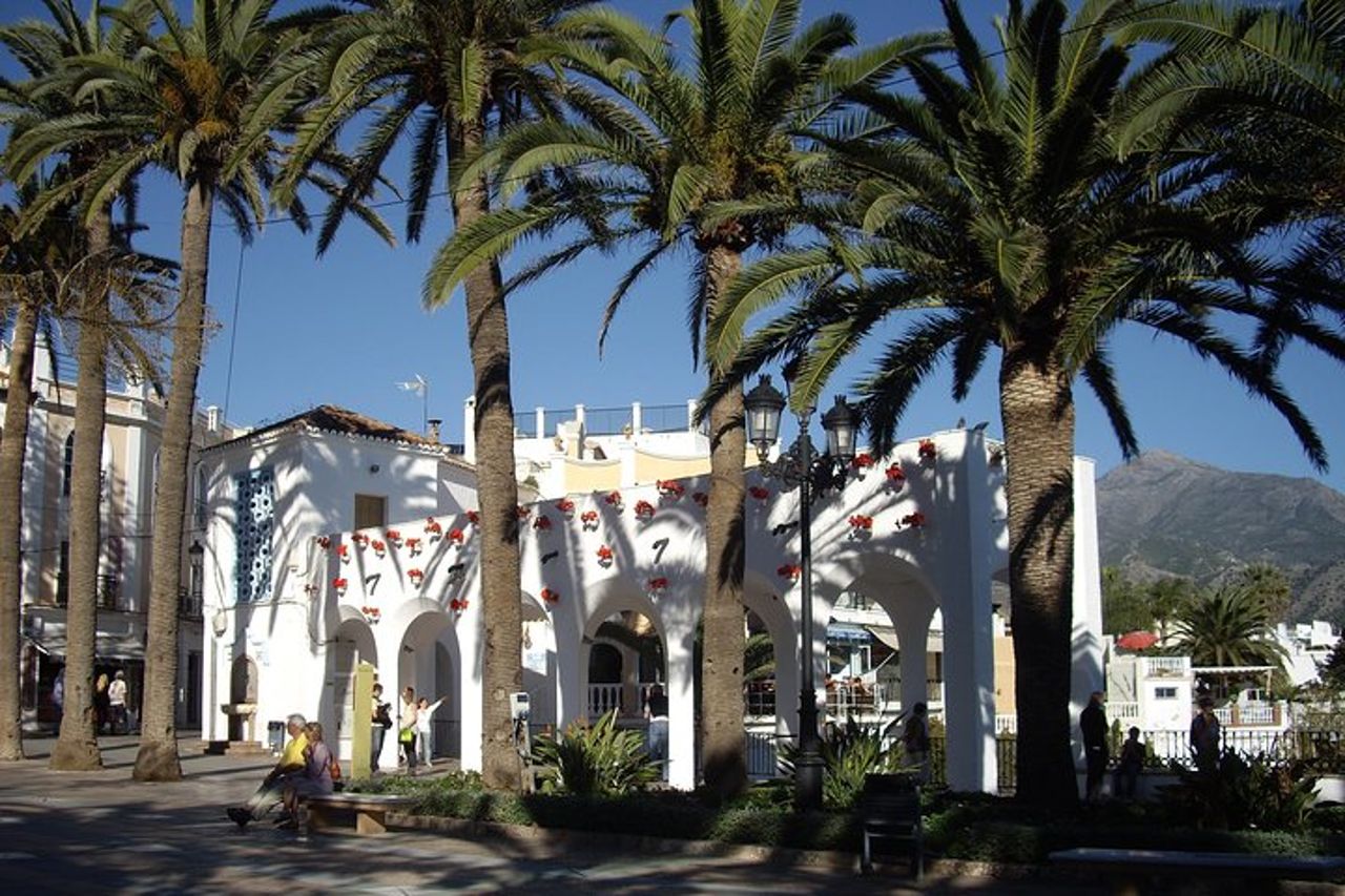 Grotte di Nerja con tour privato della costa tropicale da Granada — 4
