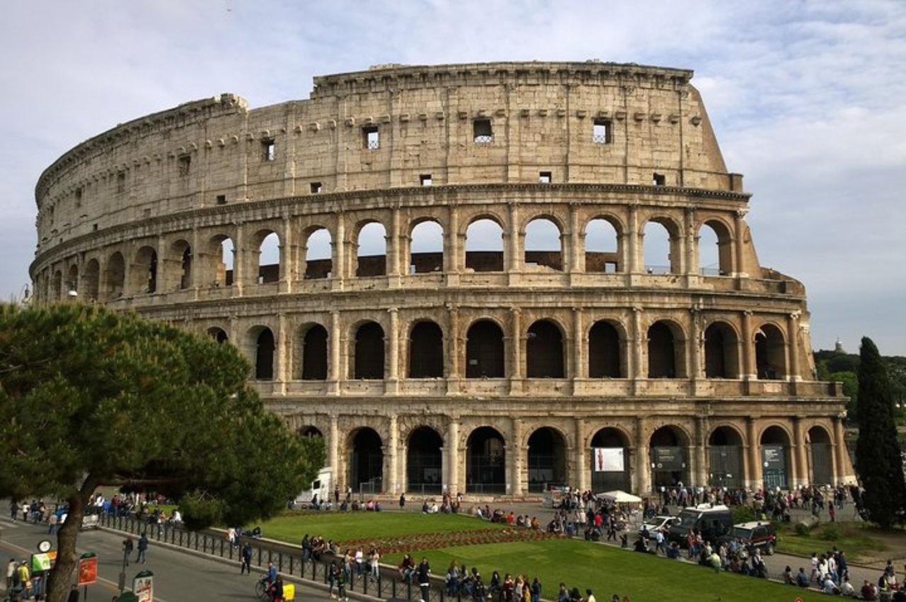 Private DayTour di Roma dal porto di Civitavecchia van Mercedes classe V — 4