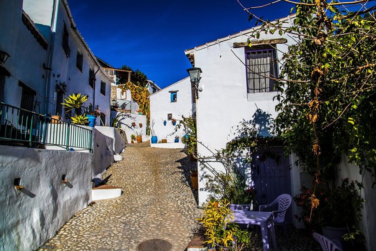 Nerja (Città) + Frigiliana & El Acebuchal, armonia visiva / Semi-Privato