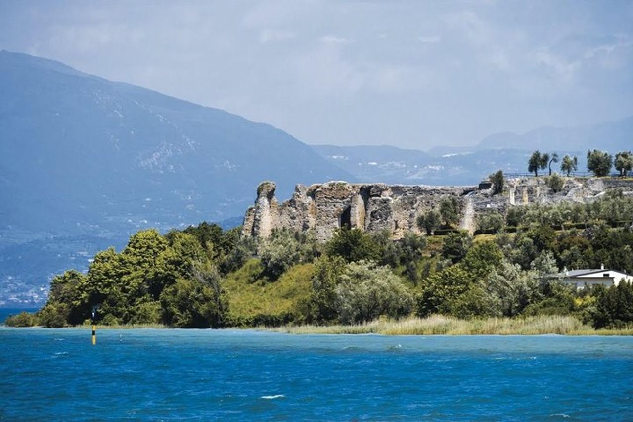Tour in barca DA Sirmione all'Isola del Garda — 3
