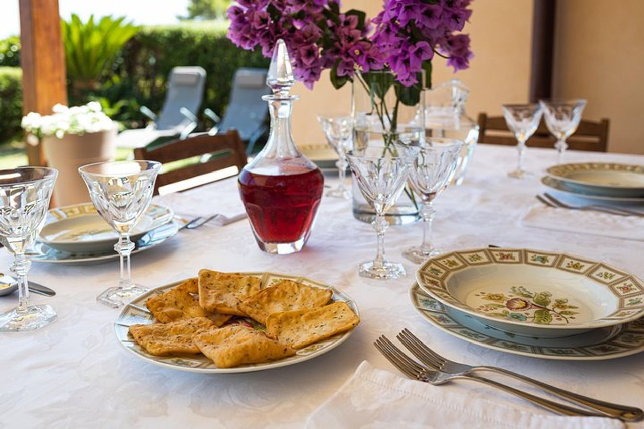 Pranzo o cena e cucina dimostrativa in una casa locale a Erice — 2
