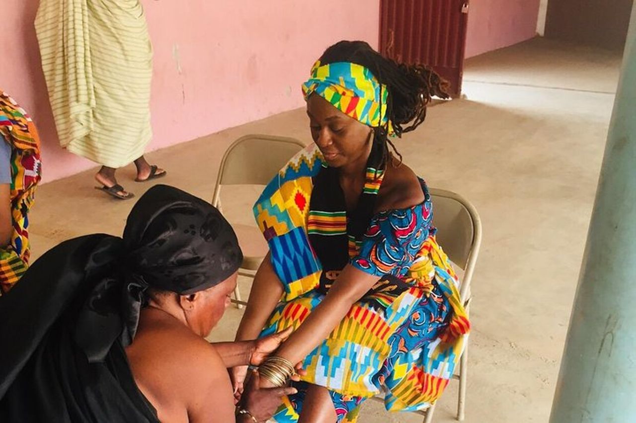 Tradizionale cerimonia di denominazione per le diaspore africane a Kumasi