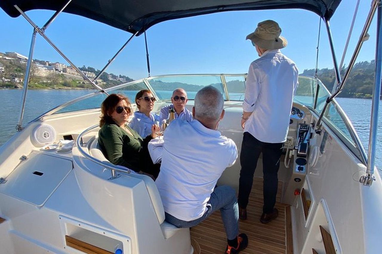 Degustazione privata di vini nella valle del Douro (da 1 a 7 persone) su uno yacht solo per te. — 3