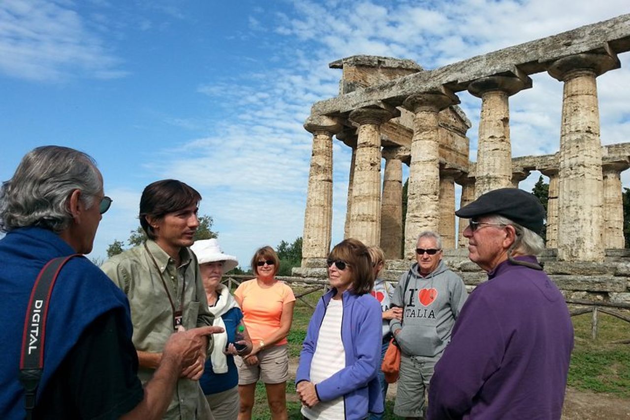 Tour privato : Esplora Paestum con un Archeologo Esperto — 4